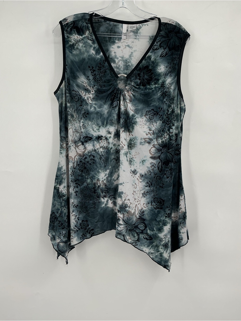 Sami & Jo Ladies Boho Black and White Floral tank with keyhole Ring Detail